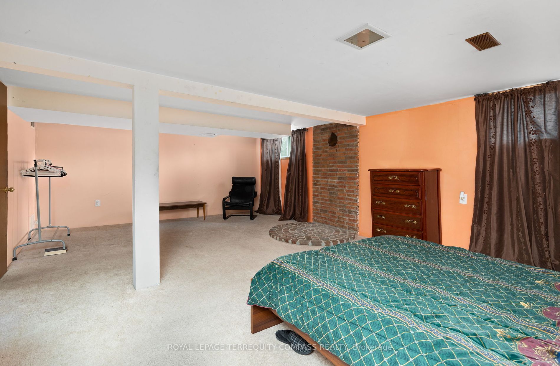 240 Sunset Cres