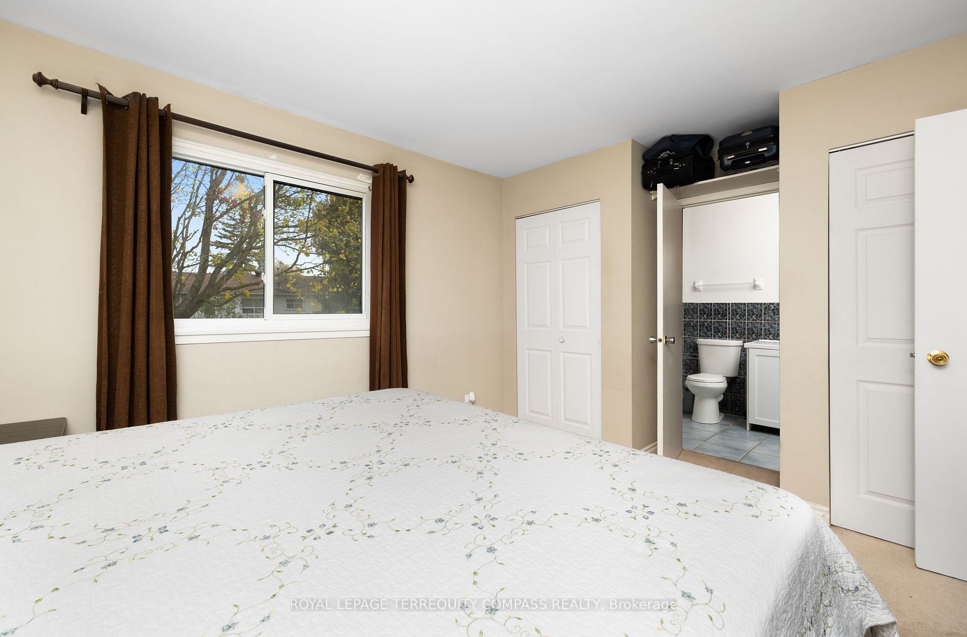 240 Sunset Cres