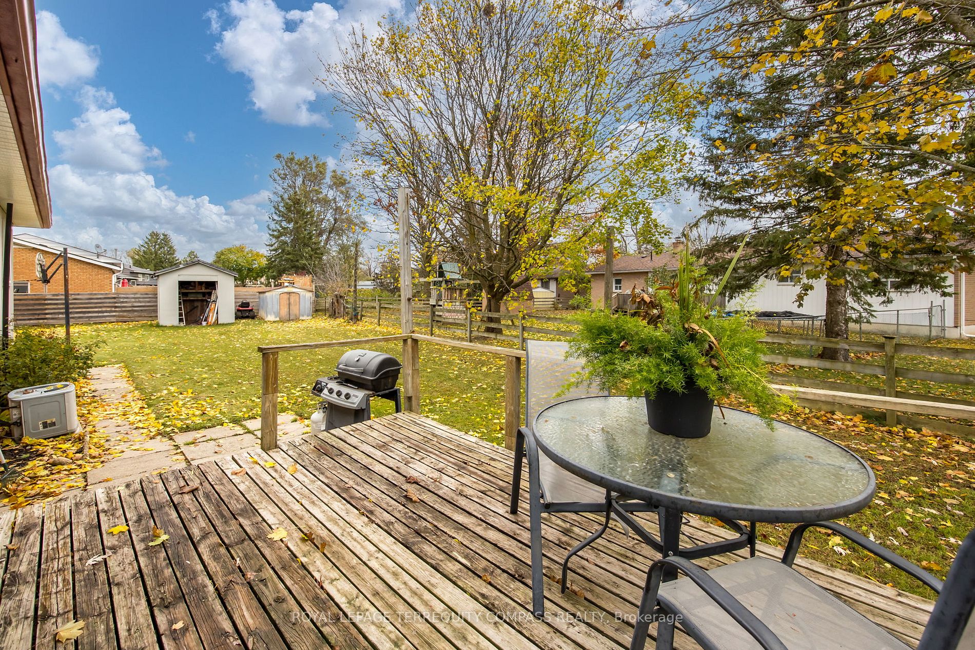 240 Sunset Cres