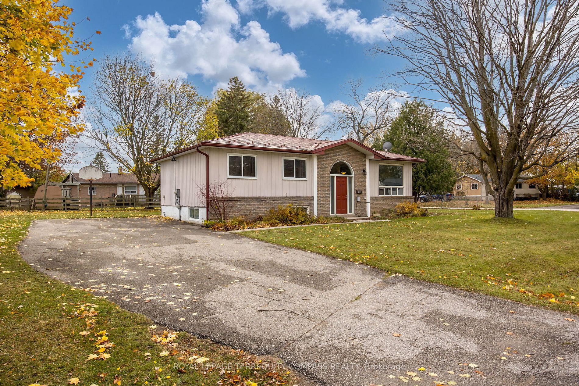 240 Sunset Cres