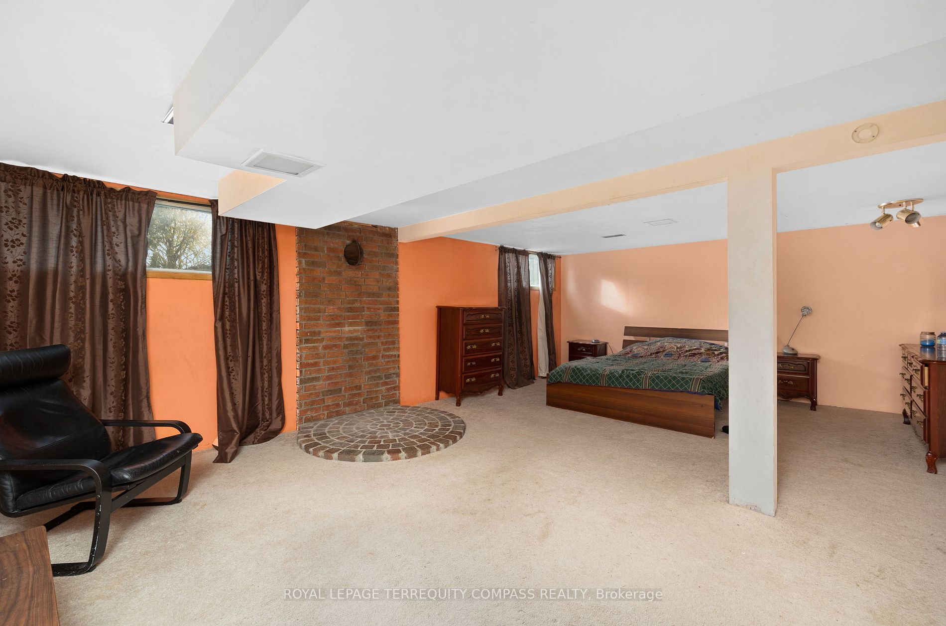 240 Sunset Cres