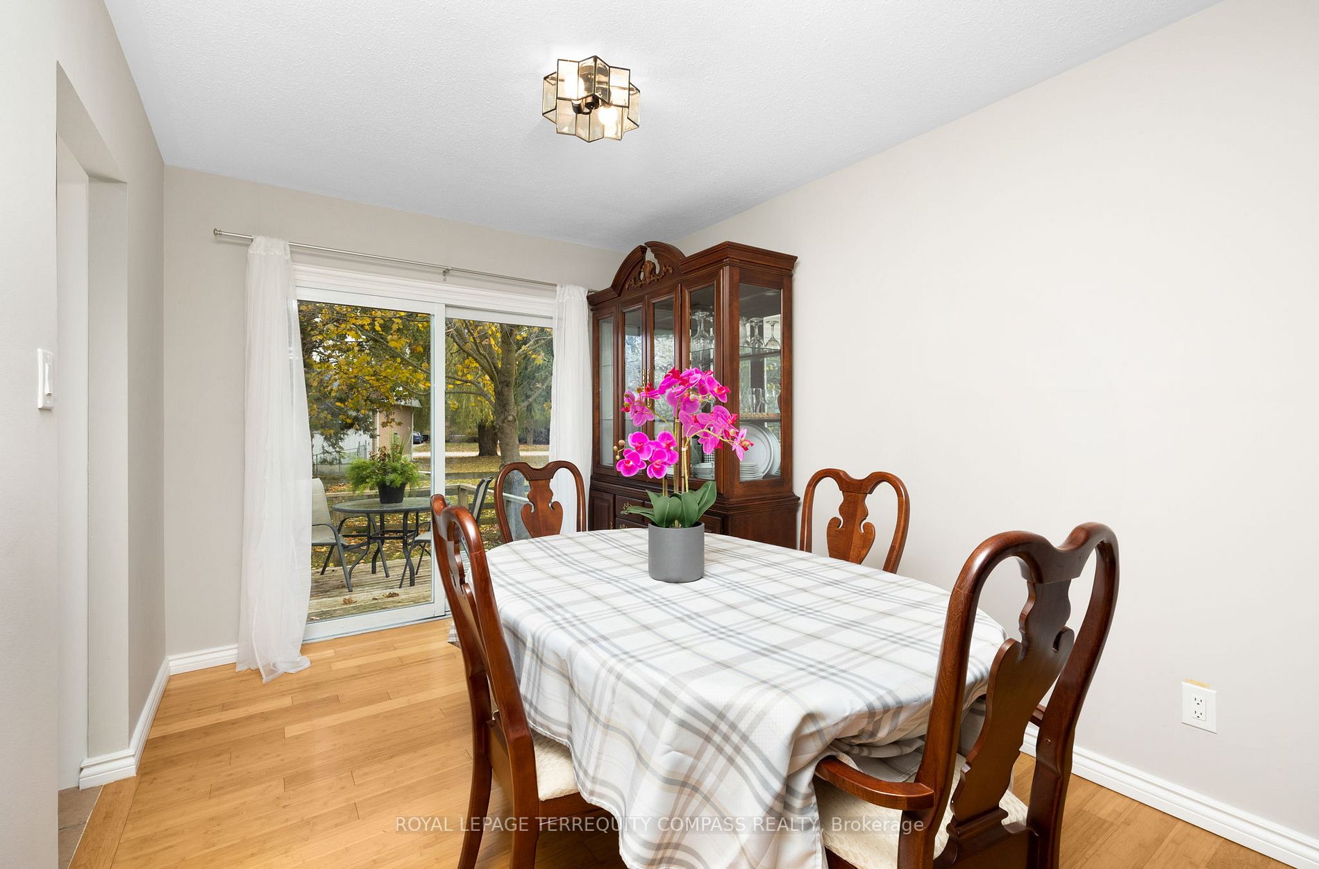 240 Sunset Cres