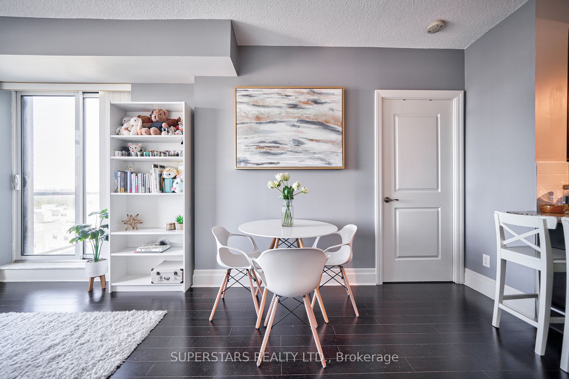 111 Upper Duke Cres, #904
