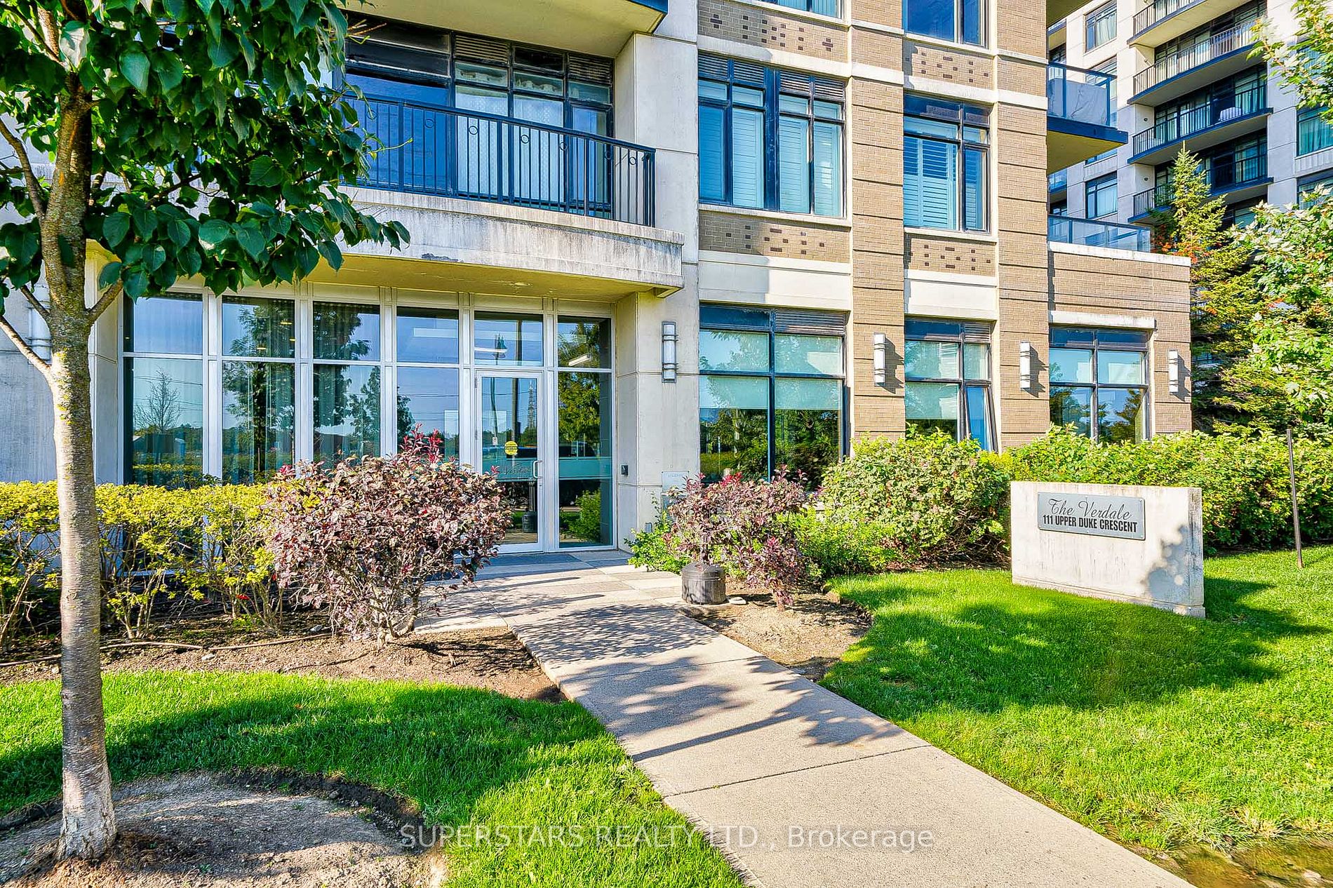 111 Upper Duke Cres, #904