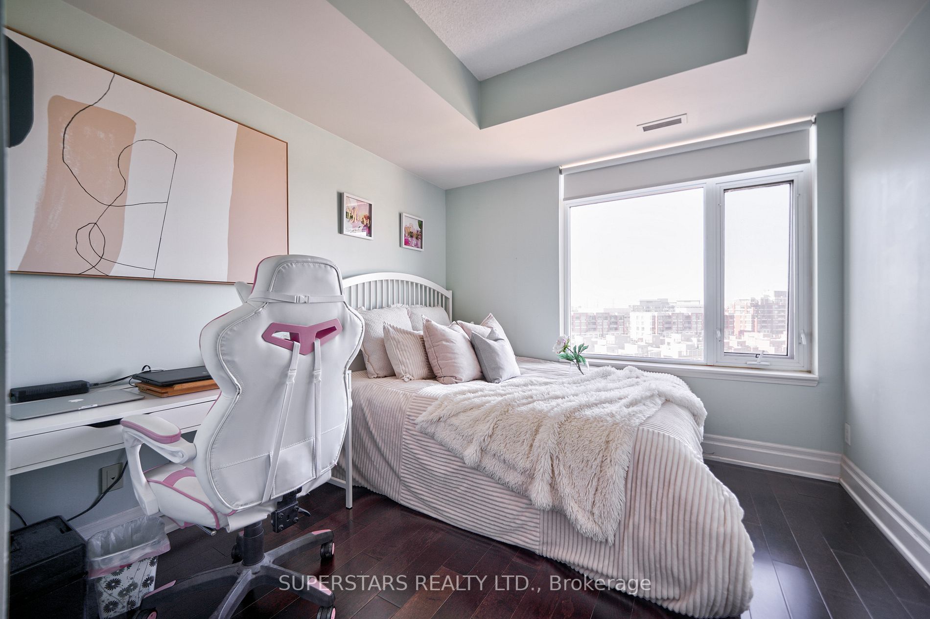 111 Upper Duke Cres, #904