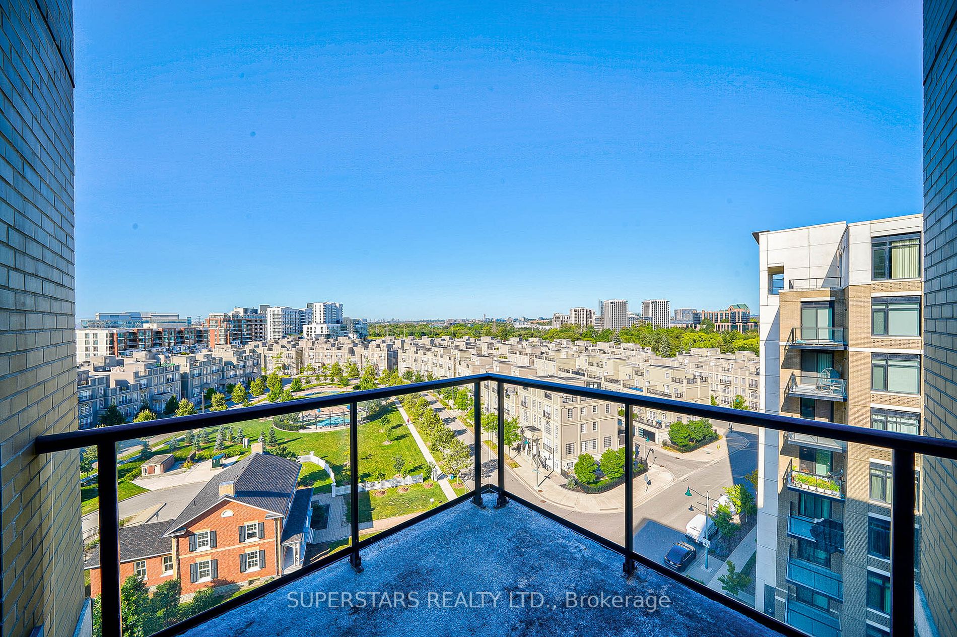 111 Upper Duke Cres, #904