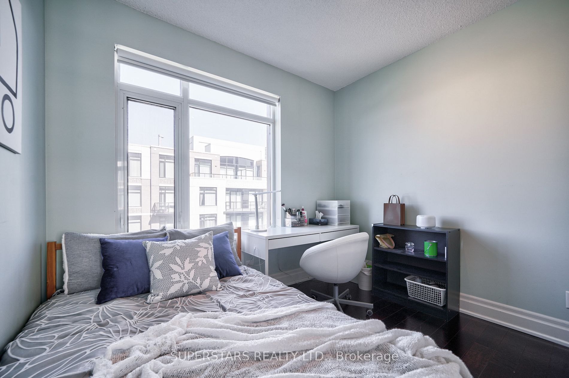 111 Upper Duke Cres, #904