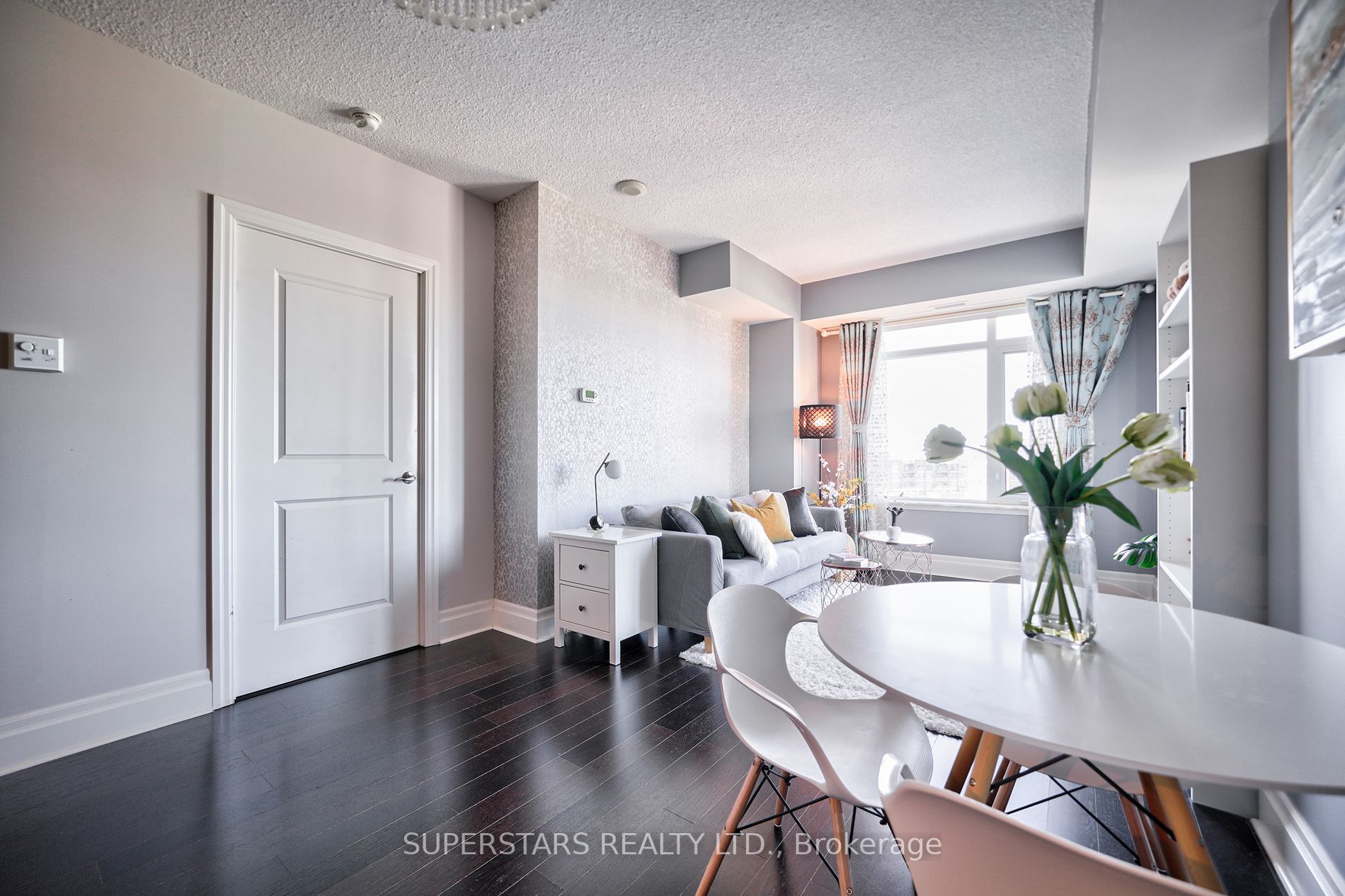 111 Upper Duke Cres, #904