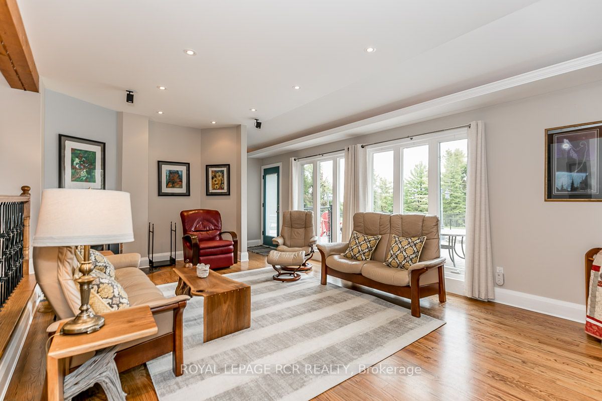 16365 Bathurst St