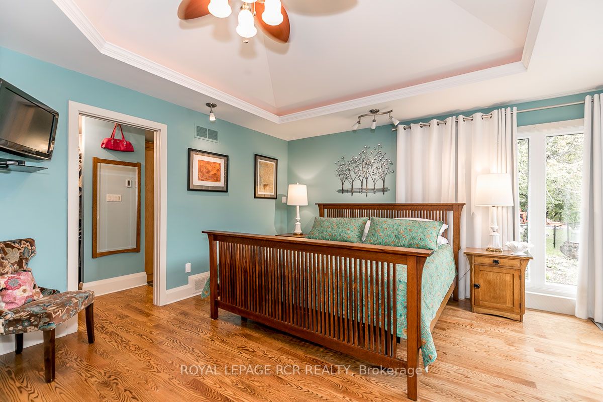 16365 Bathurst St