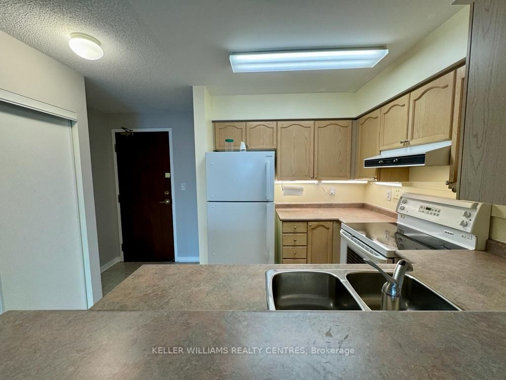 39 Oneida Cres, #209