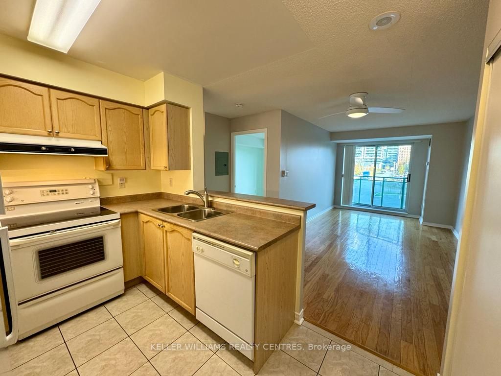 39 Oneida Cres, #209
