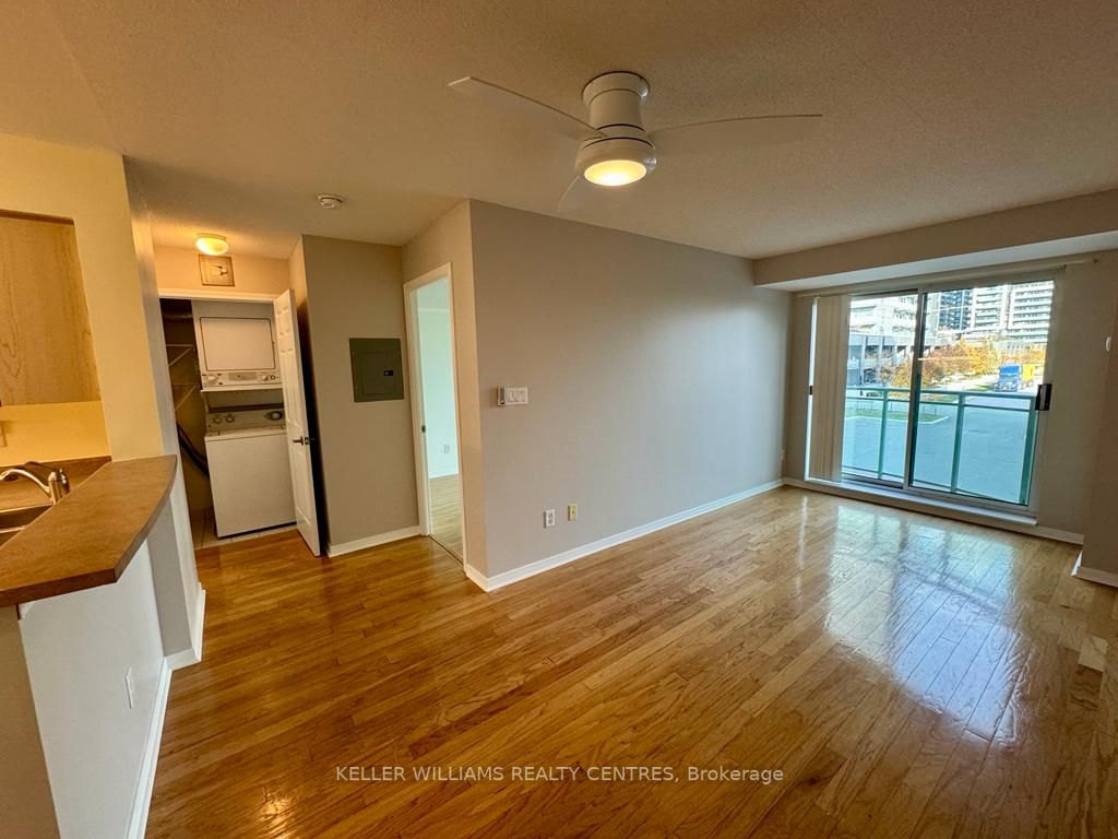 39 Oneida Cres, #209