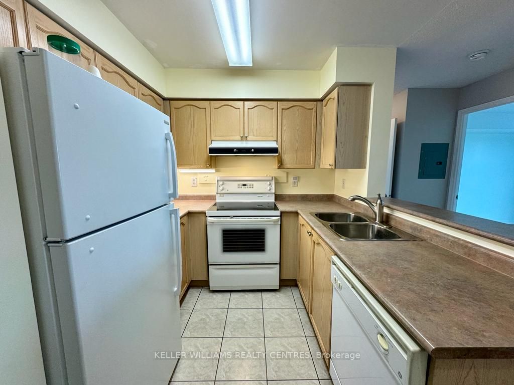 39 Oneida Cres, #209