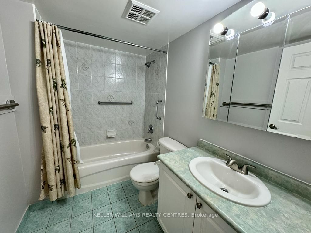 39 Oneida Cres, #209