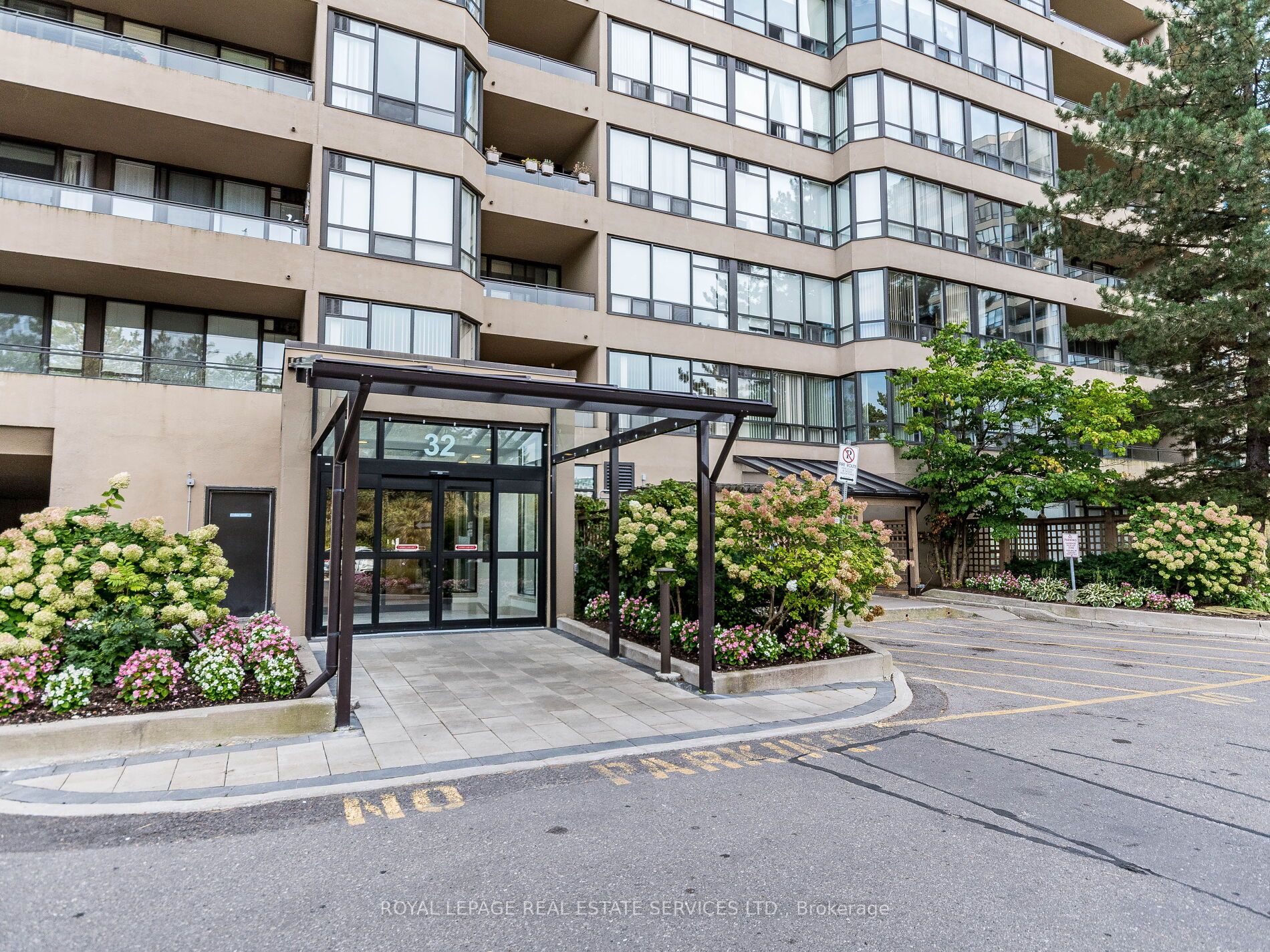 32 Clarissa Drive, #121