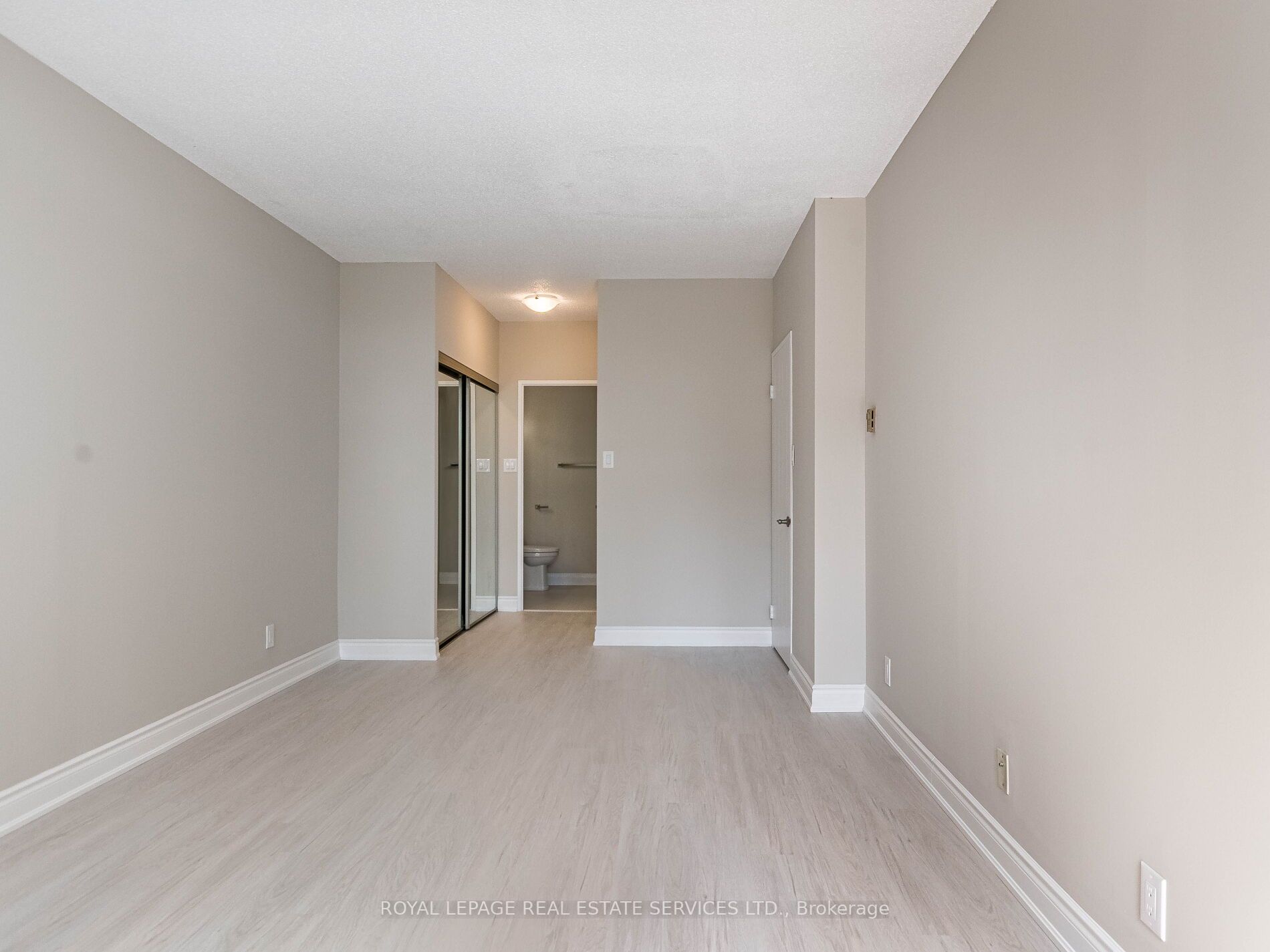 32 Clarissa Drive, #121
