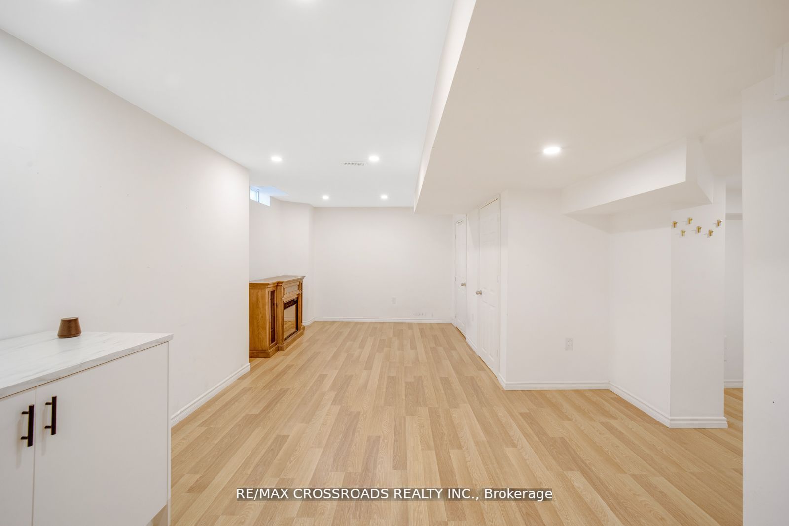 375 Mantle Ave