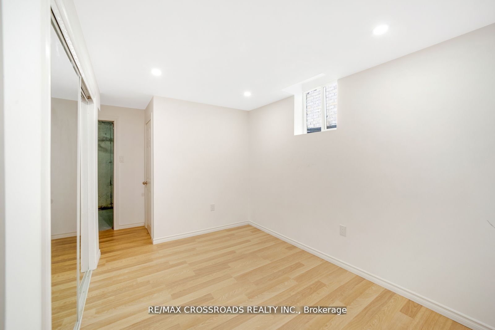 375 Mantle Ave