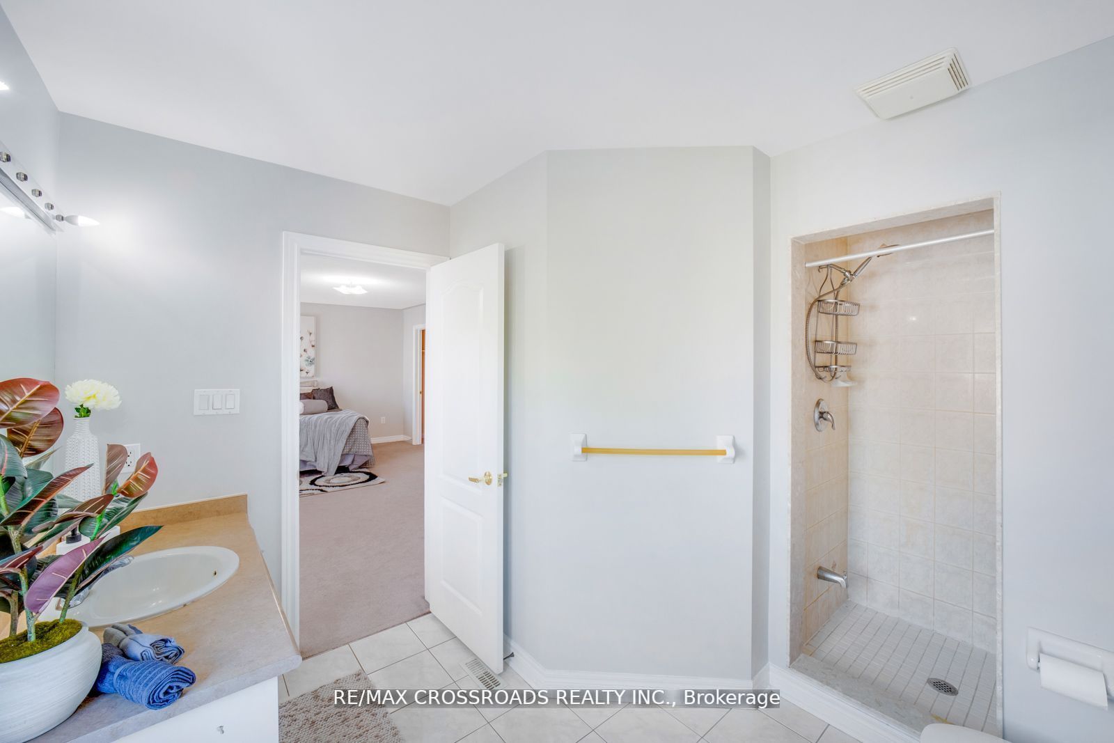 375 Mantle Ave