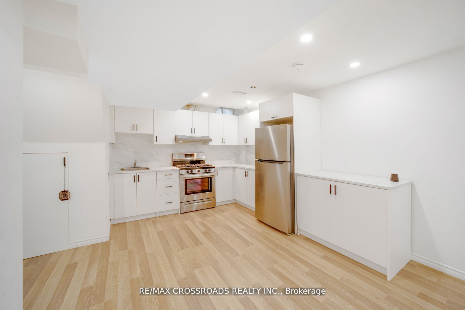 375 Mantle Ave
