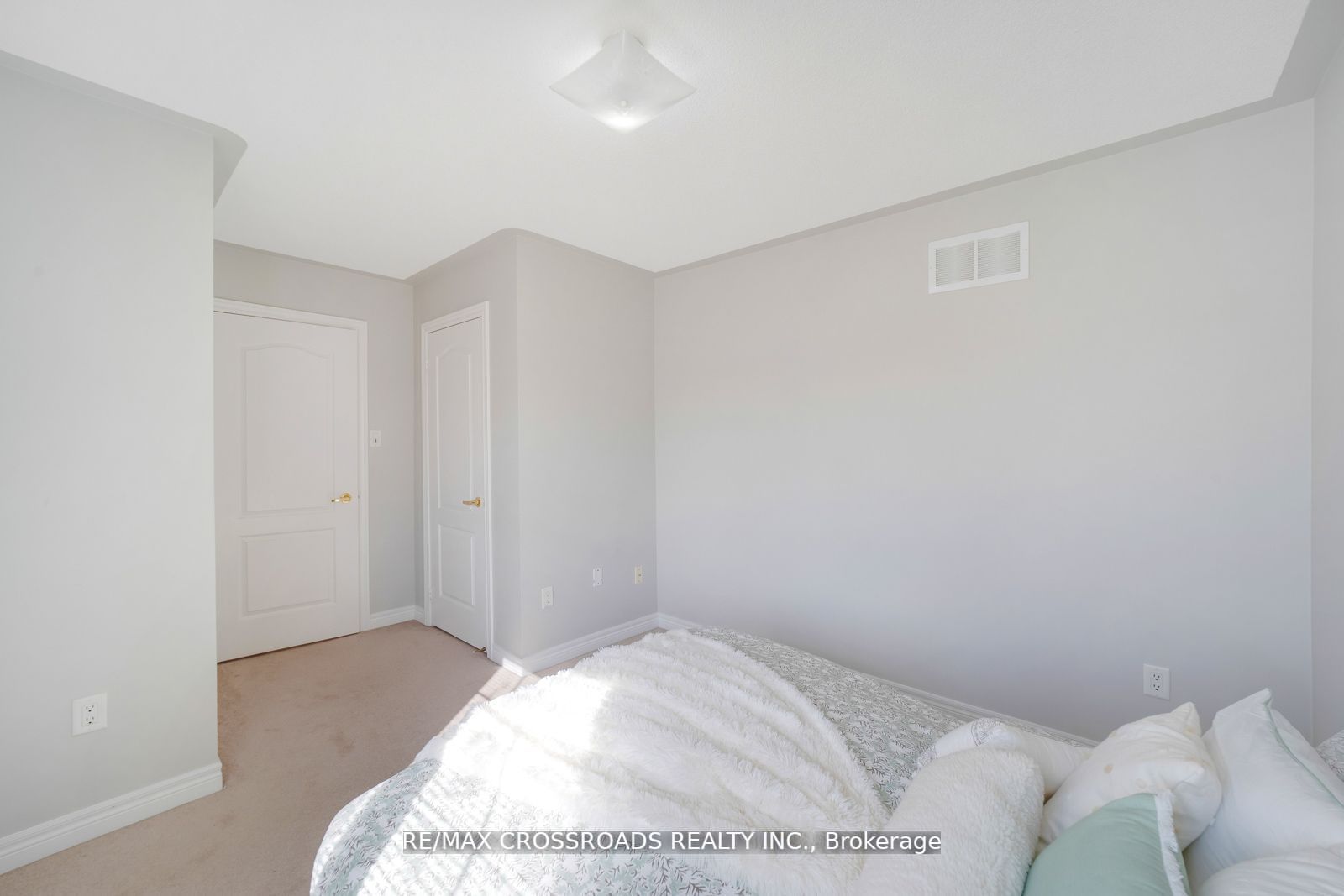 375 Mantle Ave