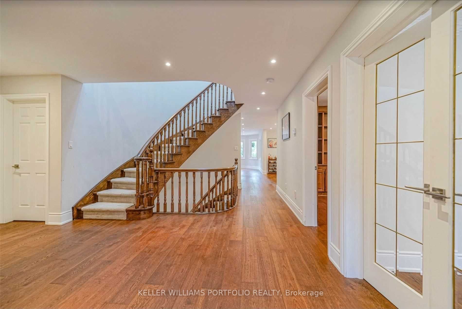 16 Paul St