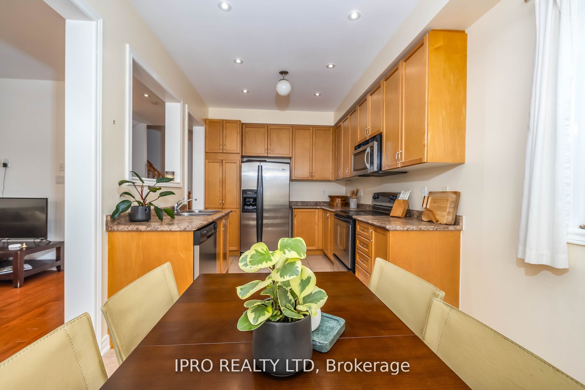 120 Canada Dr
