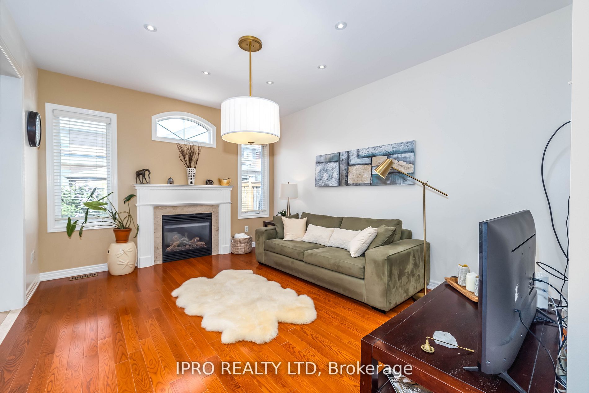 120 Canada Dr