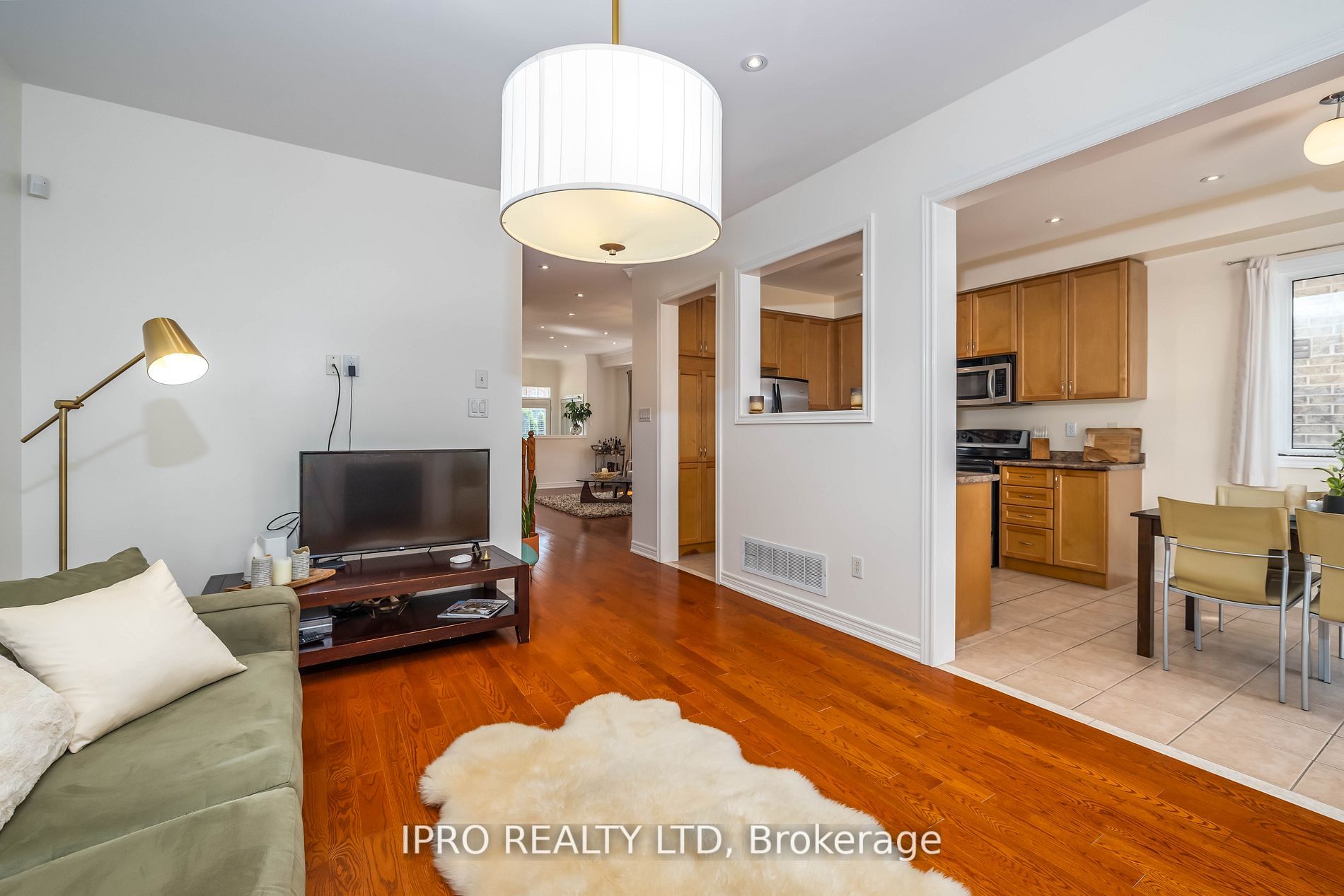 120 Canada Dr