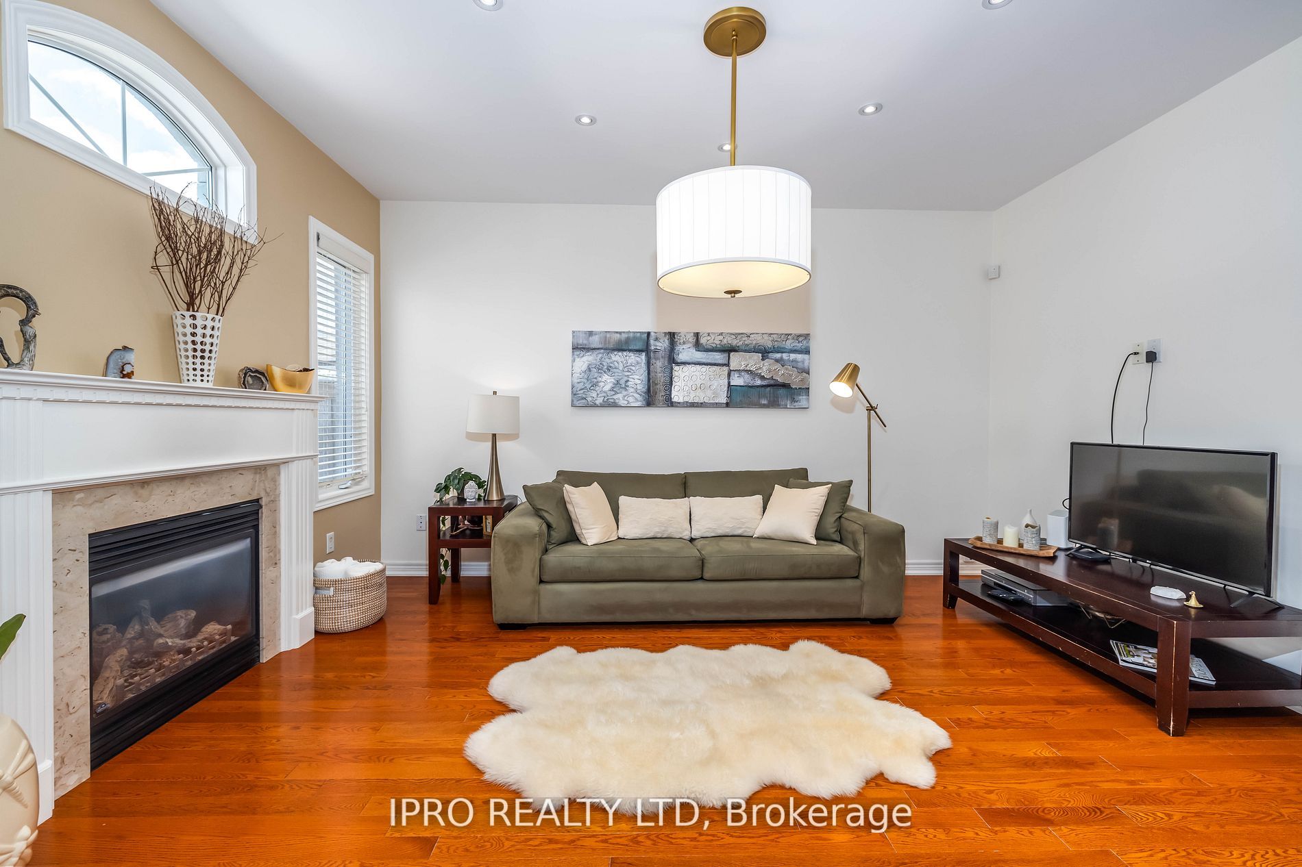 120 Canada Dr