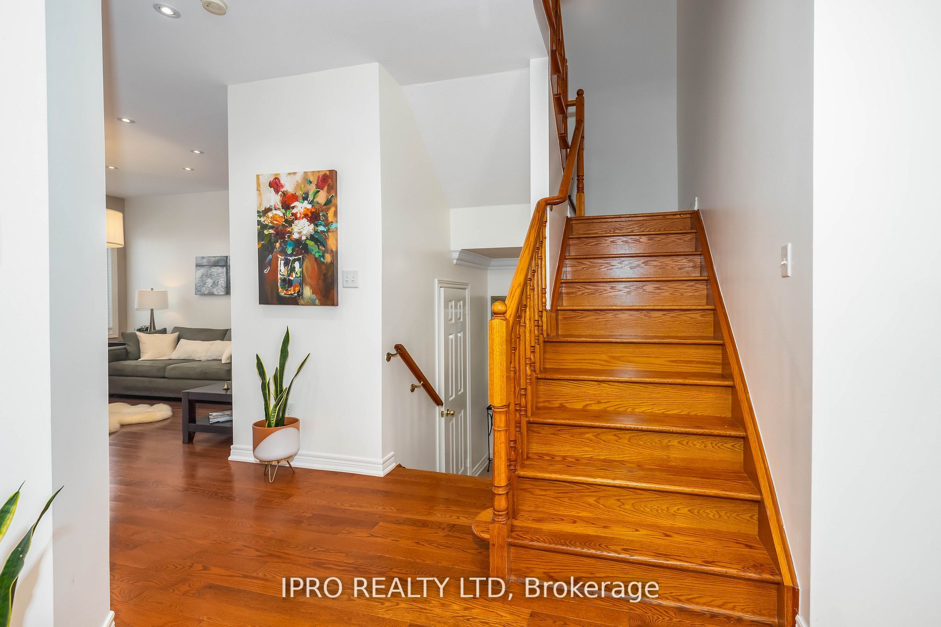 120 Canada Dr