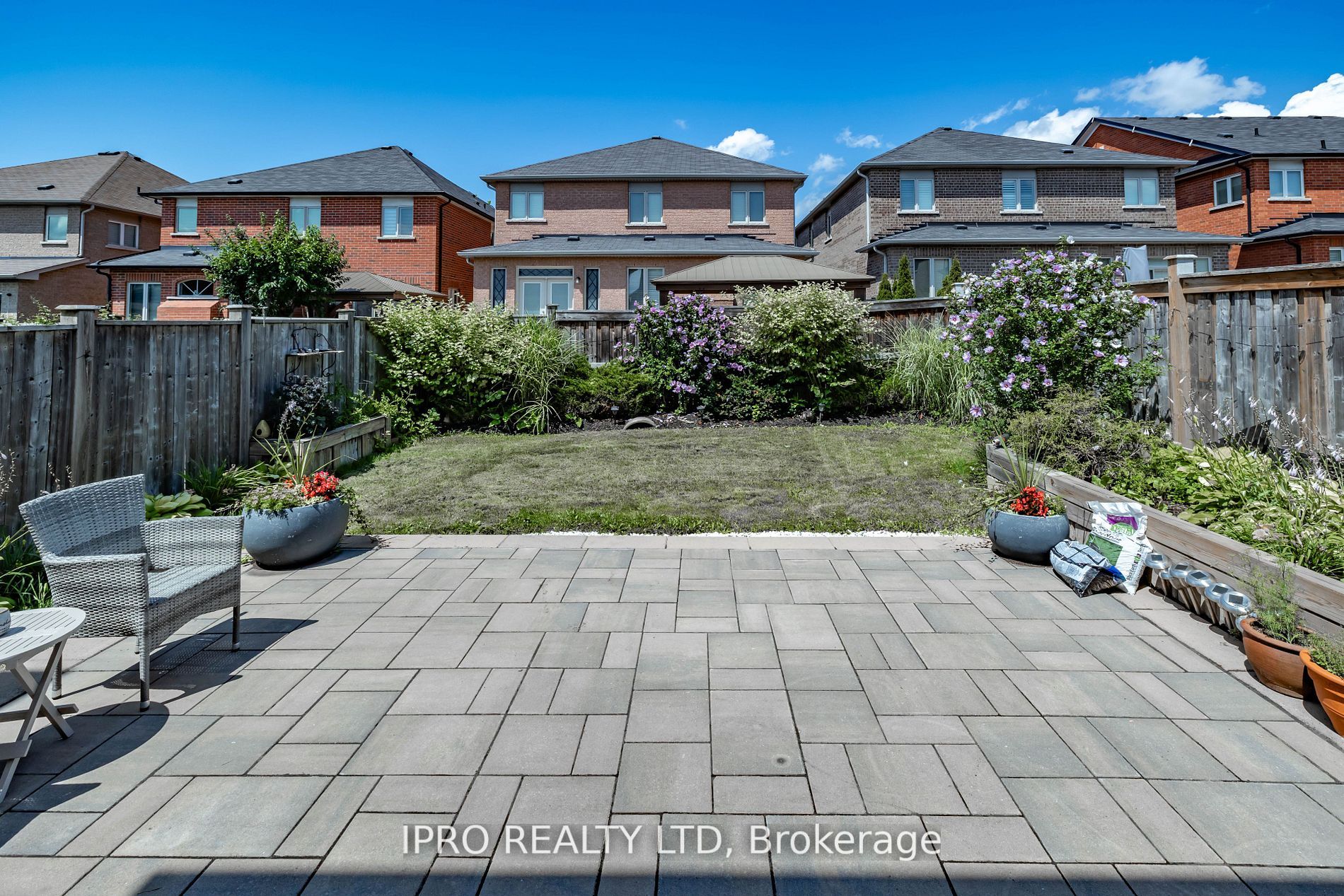 120 Canada Dr