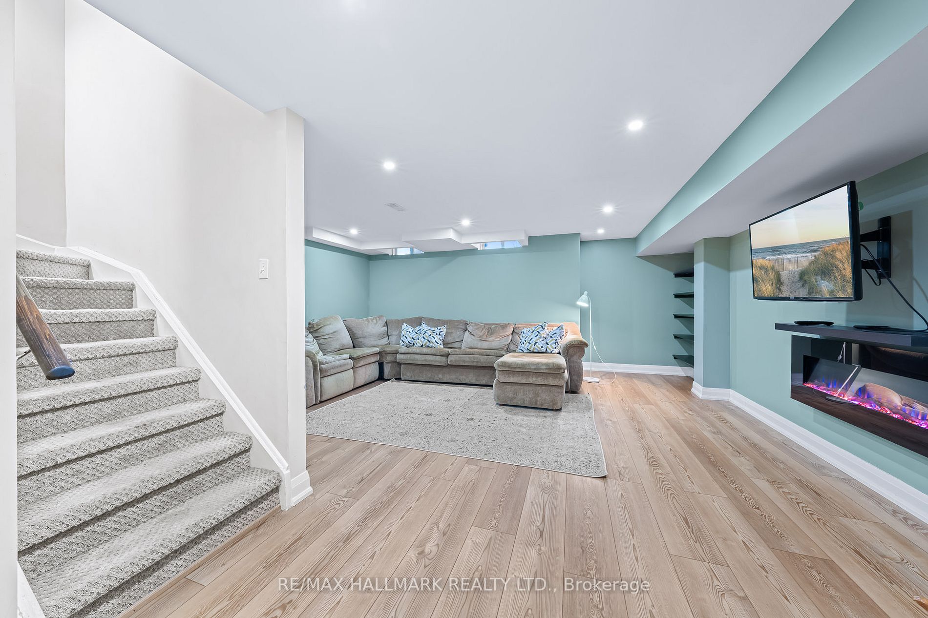 4 Thornhill Woods Dr