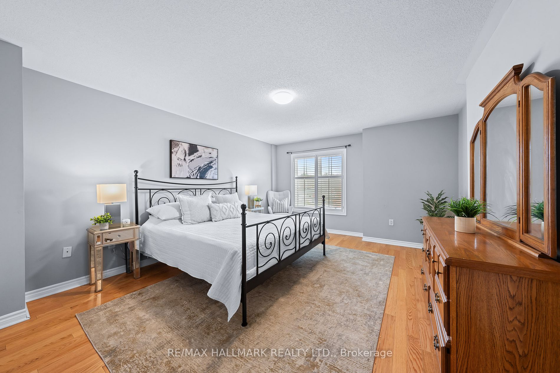4 Thornhill Woods Dr