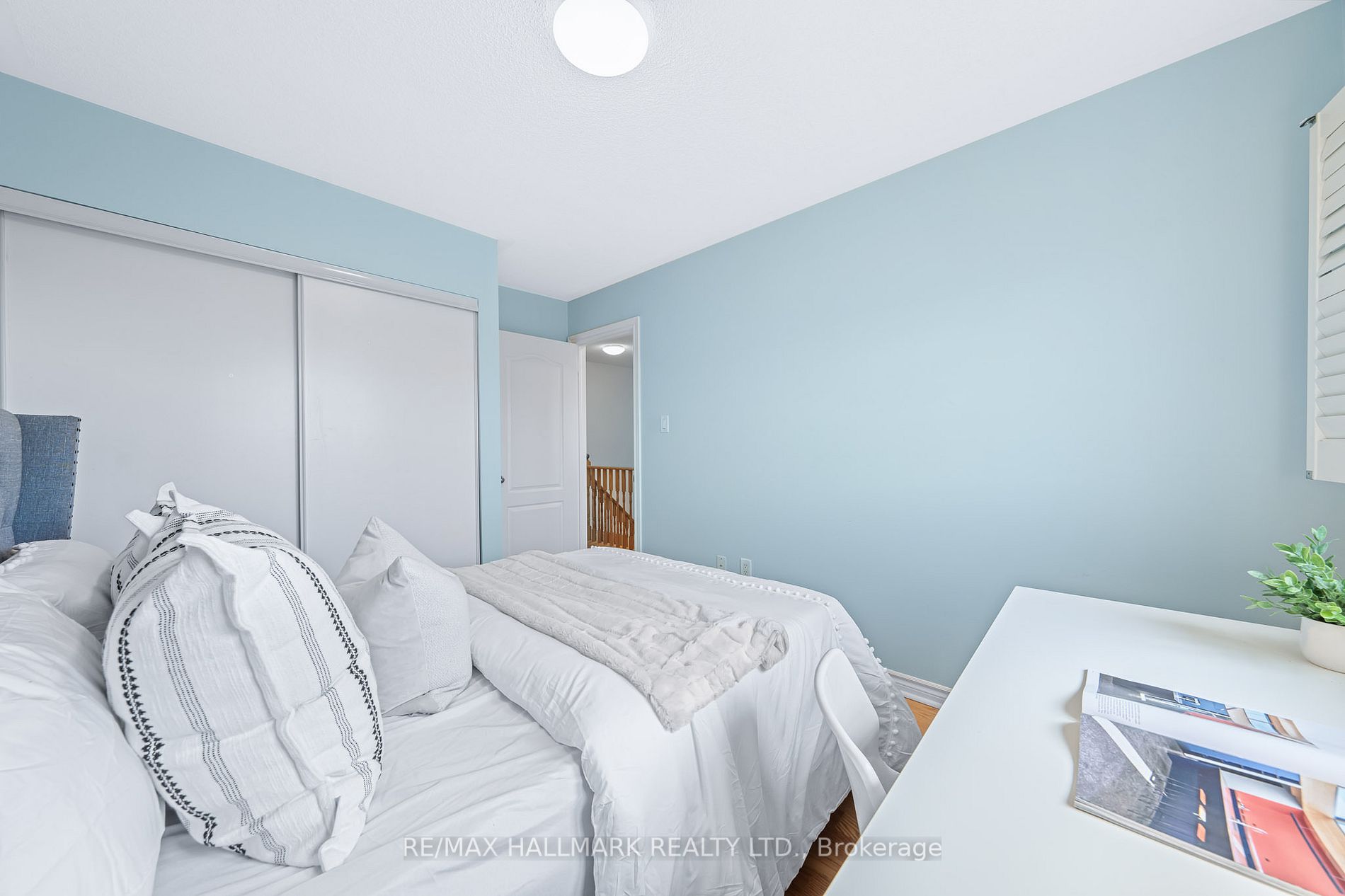 4 Thornhill Woods Dr