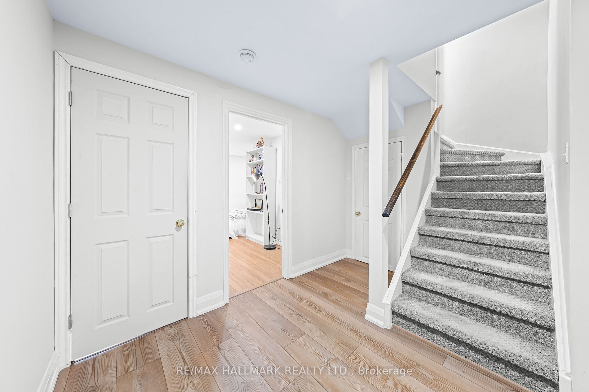 4 Thornhill Woods Dr