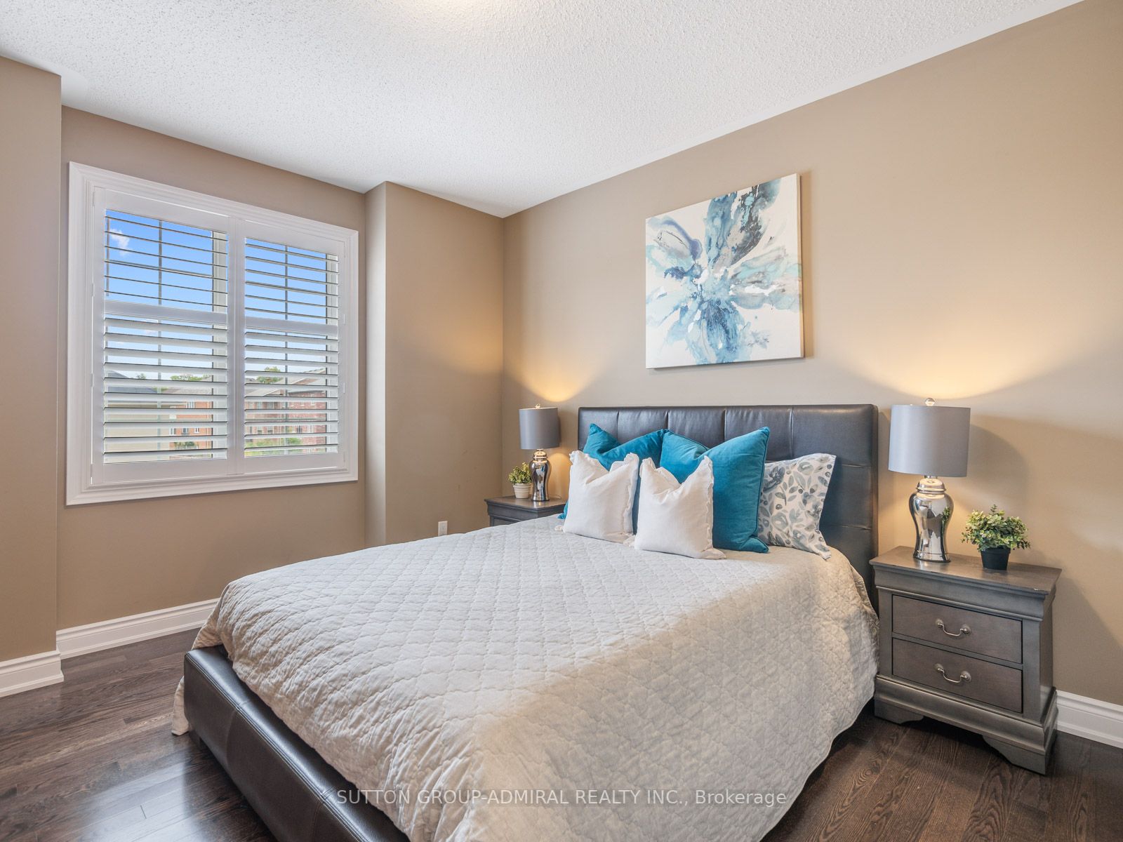 182 Heintzman Cres