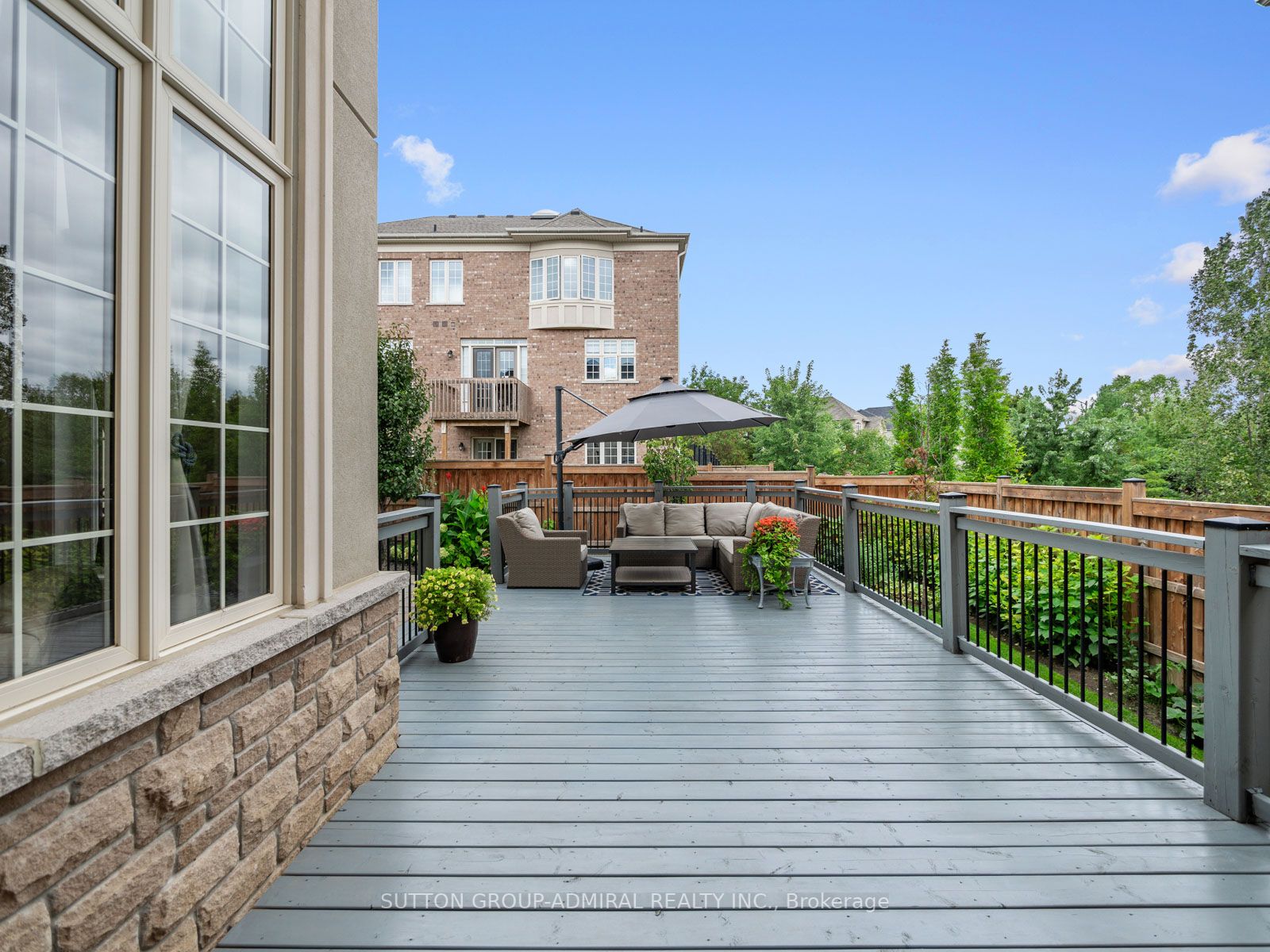182 Heintzman Cres