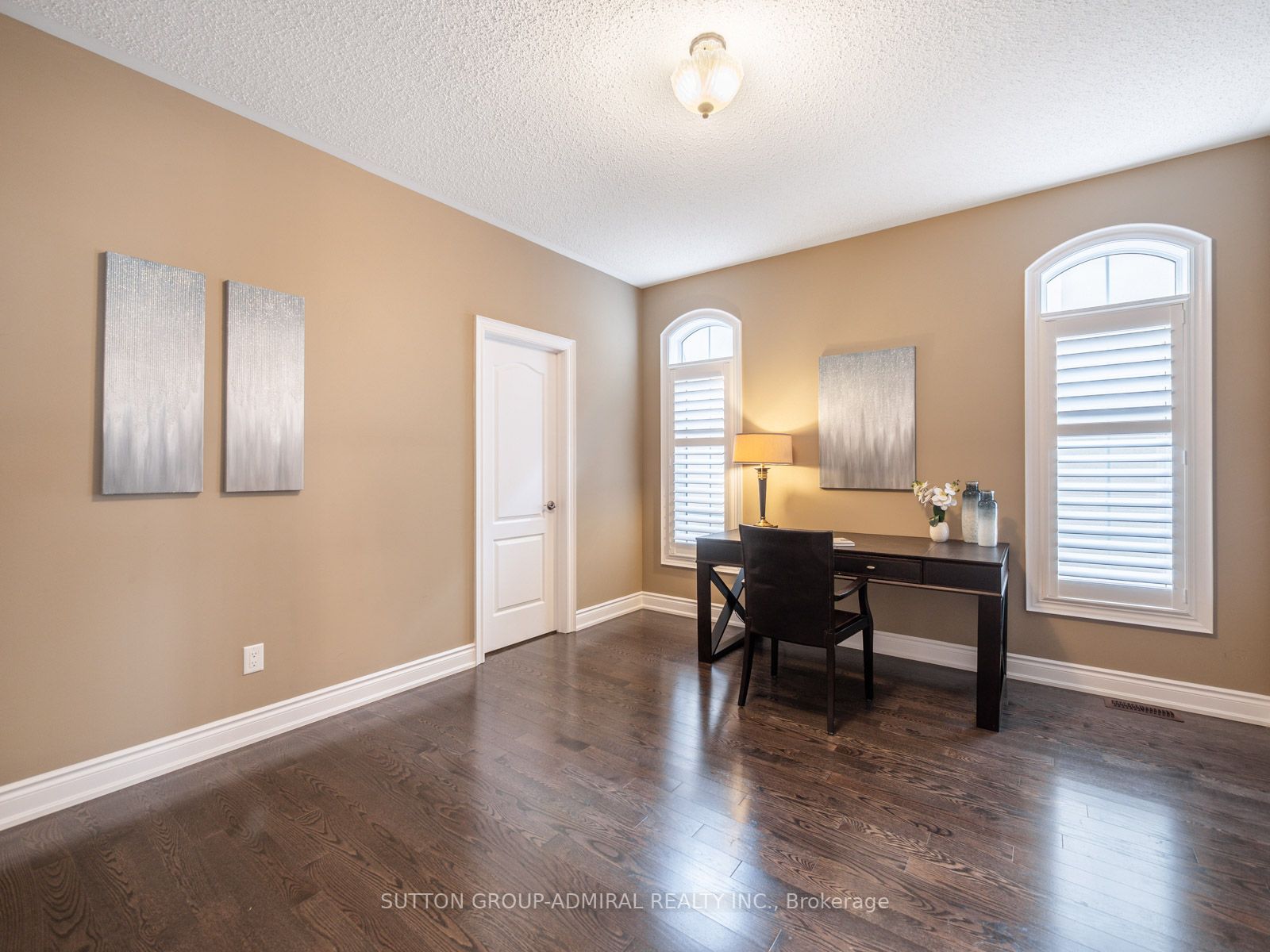 182 Heintzman Cres