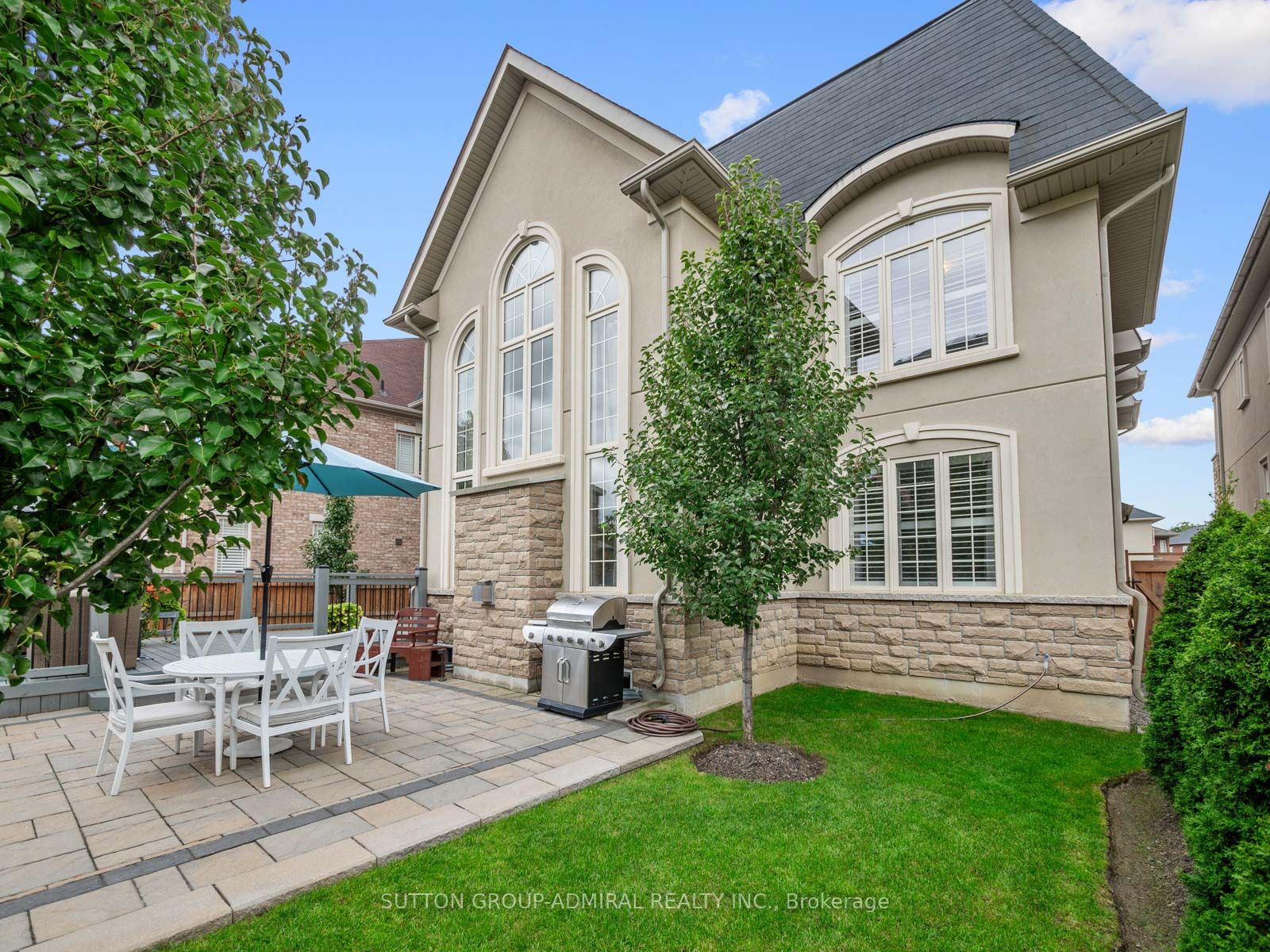 182 Heintzman Cres