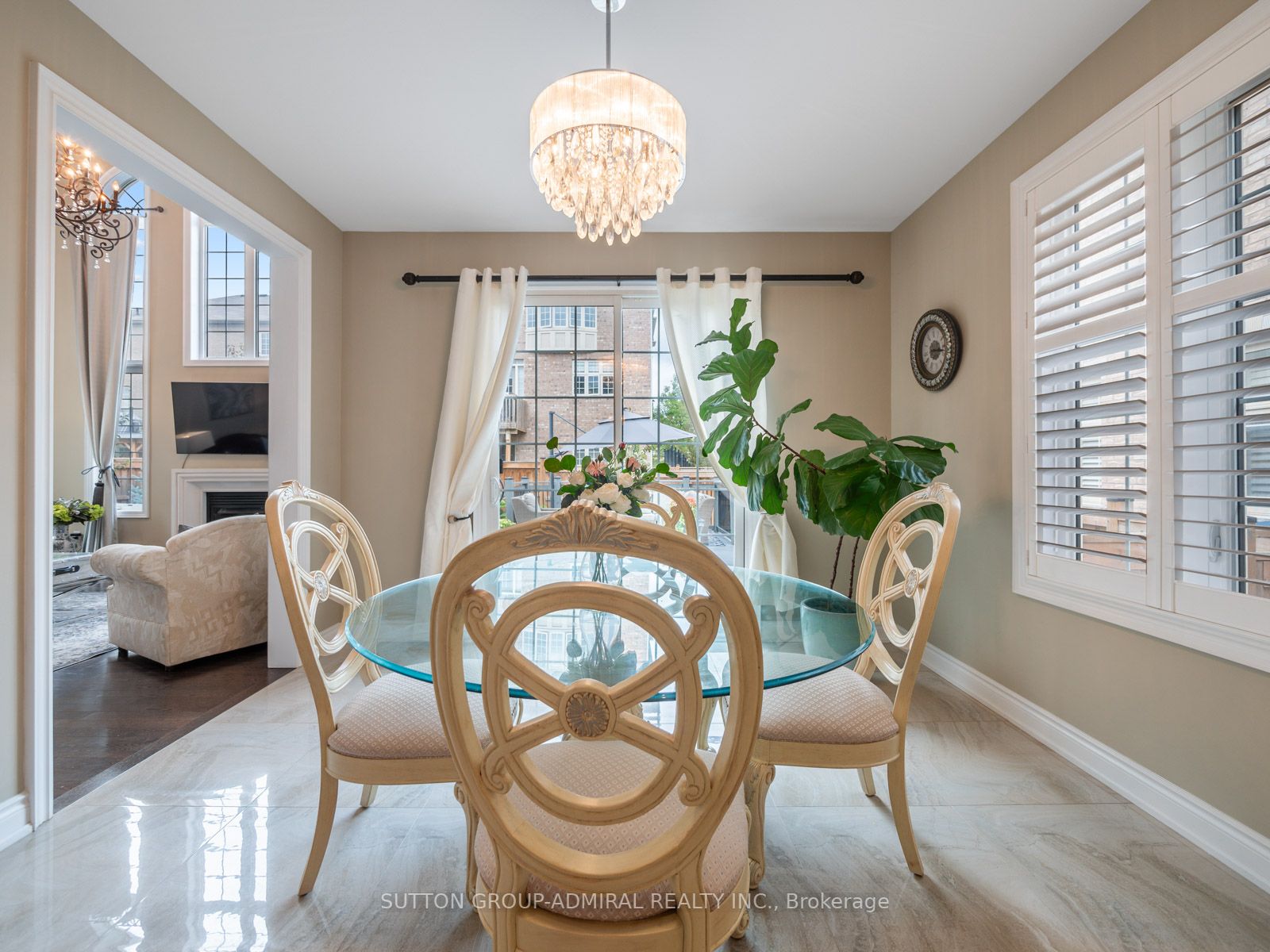 182 Heintzman Cres