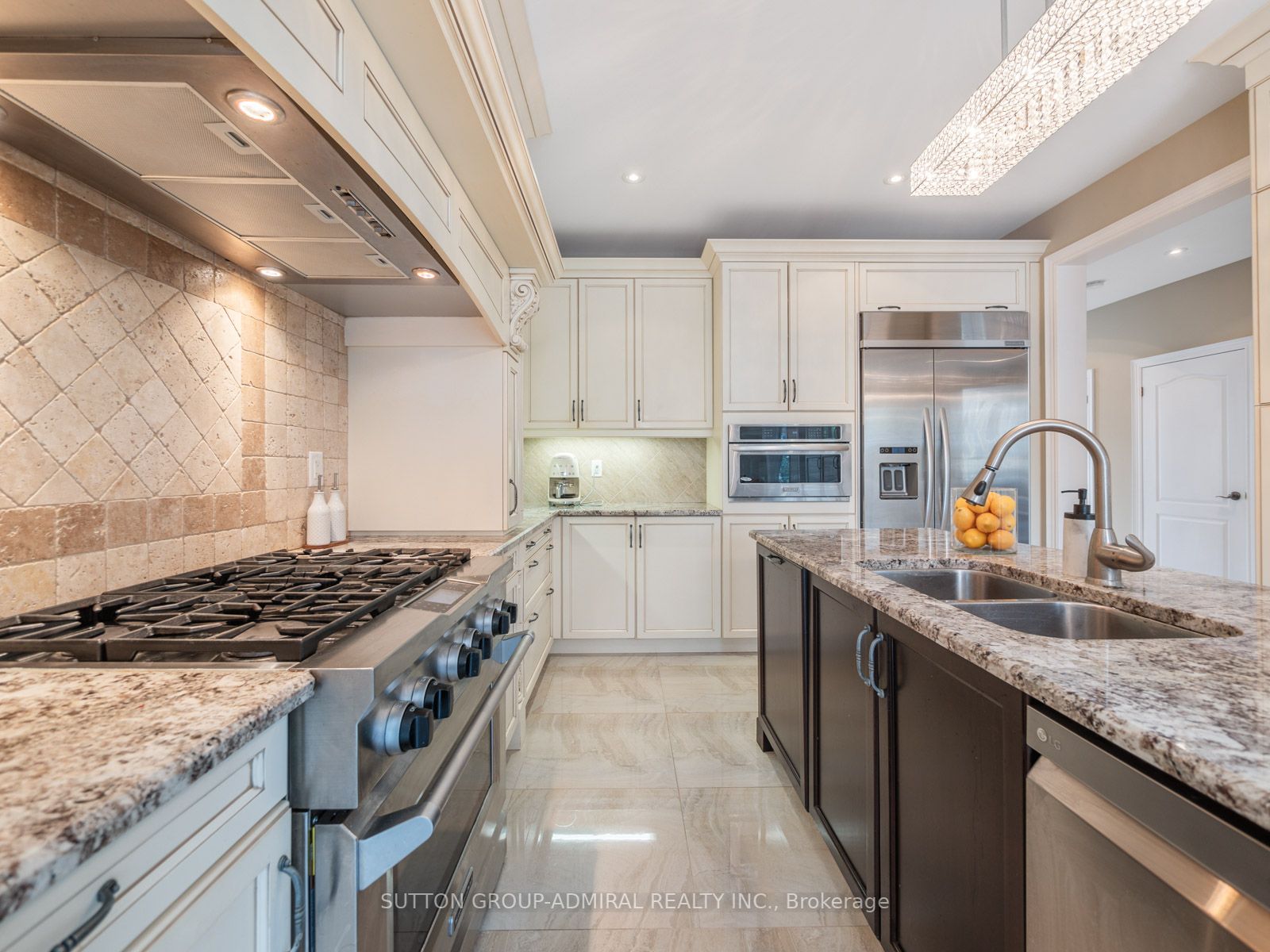 182 Heintzman Cres