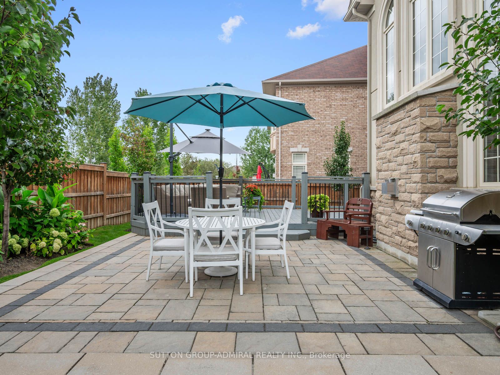 182 Heintzman Cres