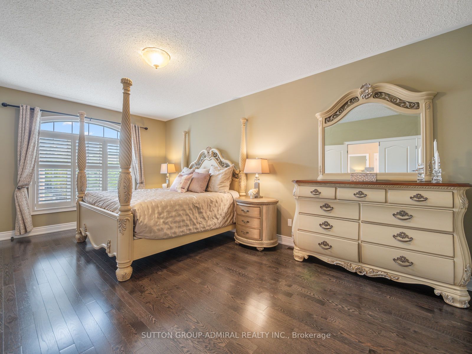 182 Heintzman Cres
