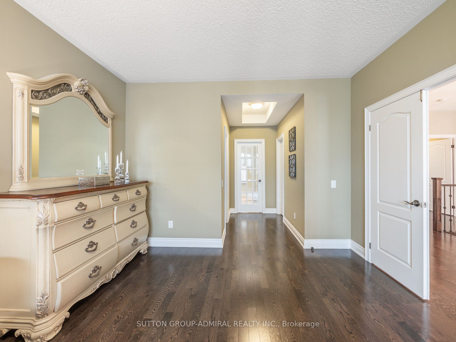182 Heintzman Cres
