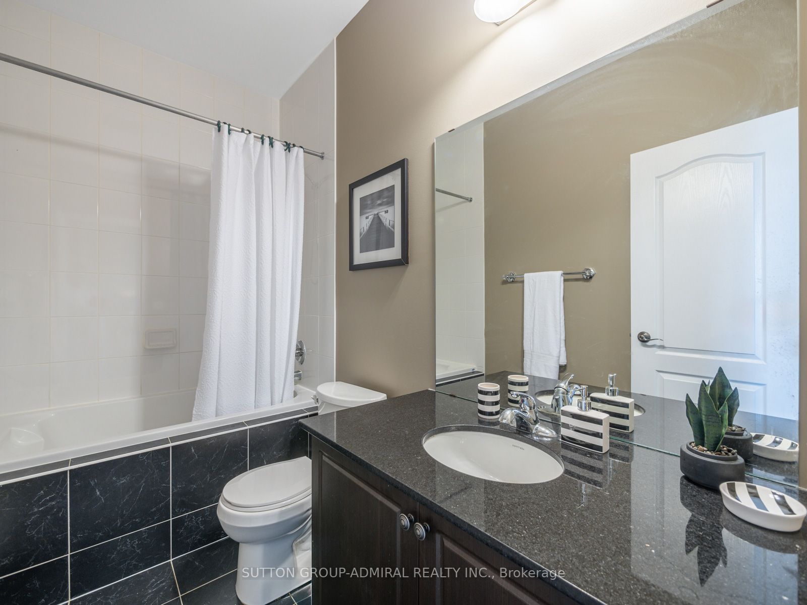 182 Heintzman Cres