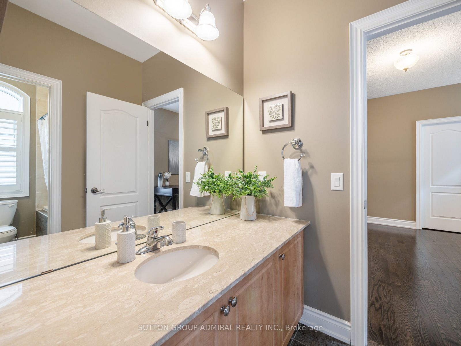 182 Heintzman Cres