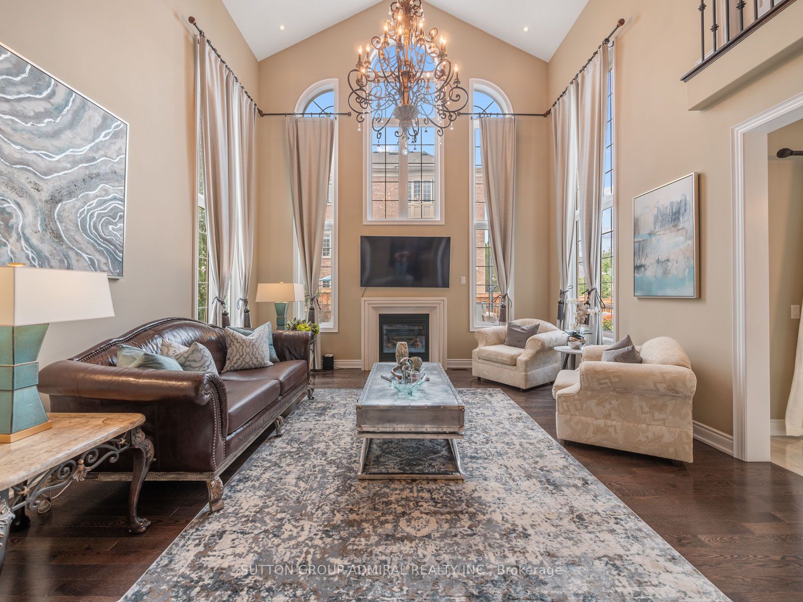 182 Heintzman Cres