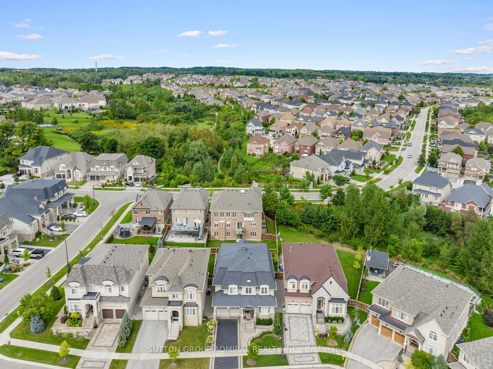 182 Heintzman Cres